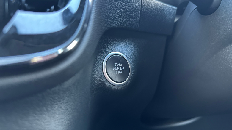 Volvo XC40 2.0 B4P Ultra Dark 5dr Auto Petrol Estate